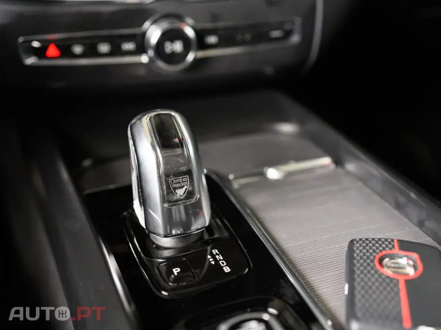 Volvo XC60 2.0 T8 PHEV R-Design AWD