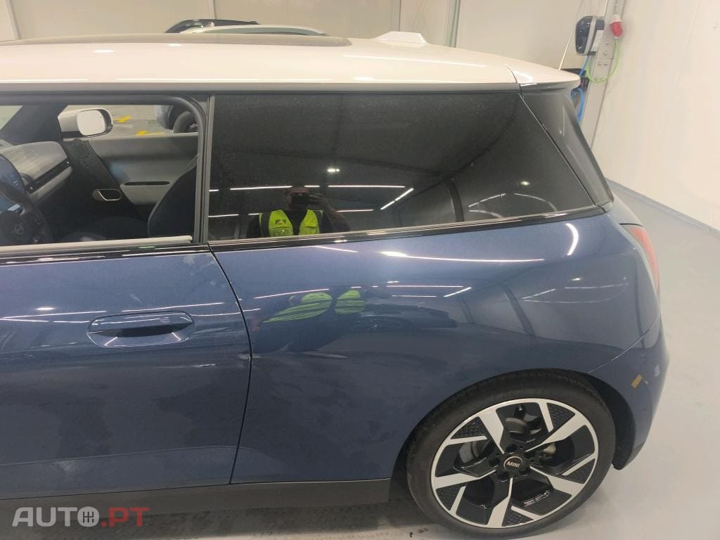MINI Cooper Cooper SE Favoured M