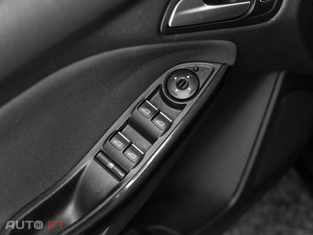 Ford Focus 1.0 EcoBoost S&S TITANIUM