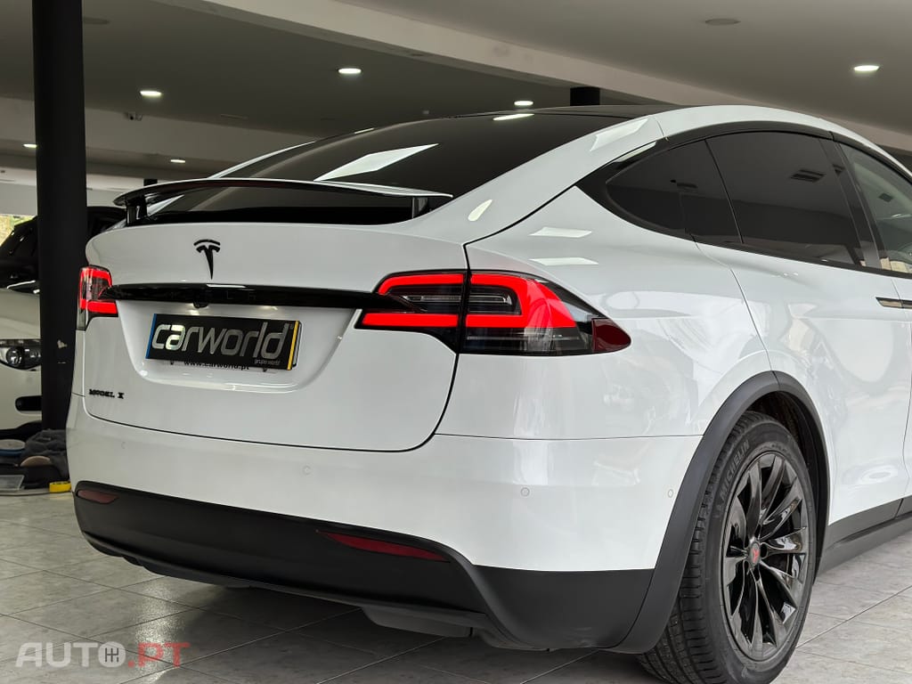 Tesla Model X Outro