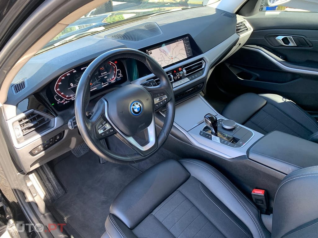 BMW 330 e Touring Line Luxury Auto