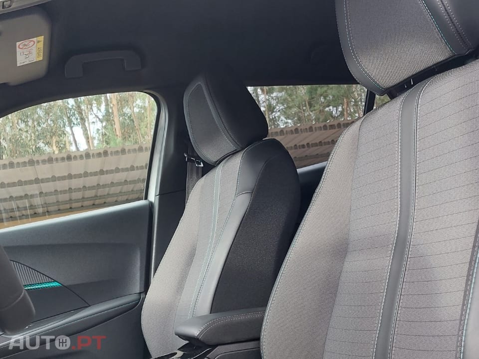 Peugeot E-2008 50 kWh Allure Pack