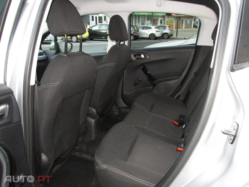 Peugeot 208 1.6 BlueHDi Style