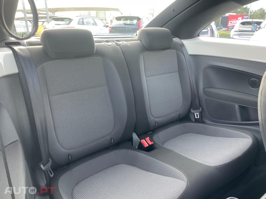 Volkswagen New Beetle 1.6 TDi DSG