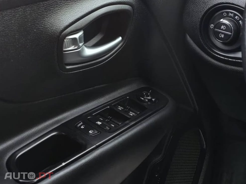 Jeep Renegade 1.6 MJD Night Eagle
