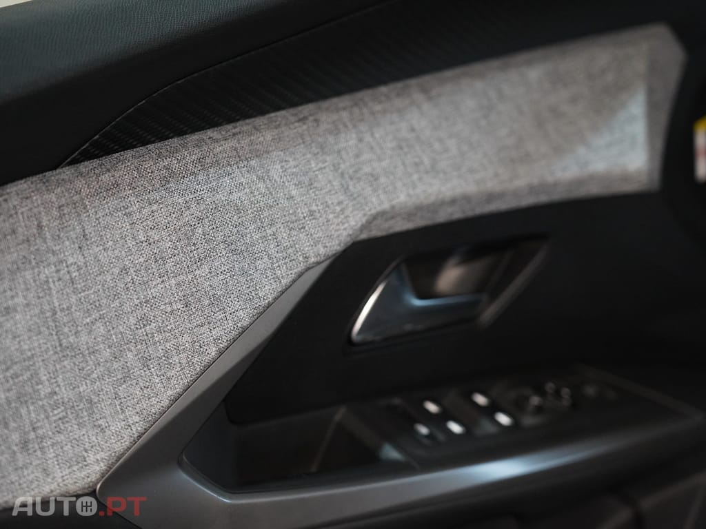 Peugeot 3008 1.2 Hybrid Allure e-DCS6