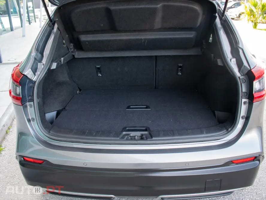 Nissan Qashqai 1.5 dCi N-Connecta J18