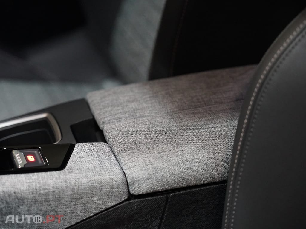 Peugeot 3008 1.2 Hybrid Allure e-DCS6