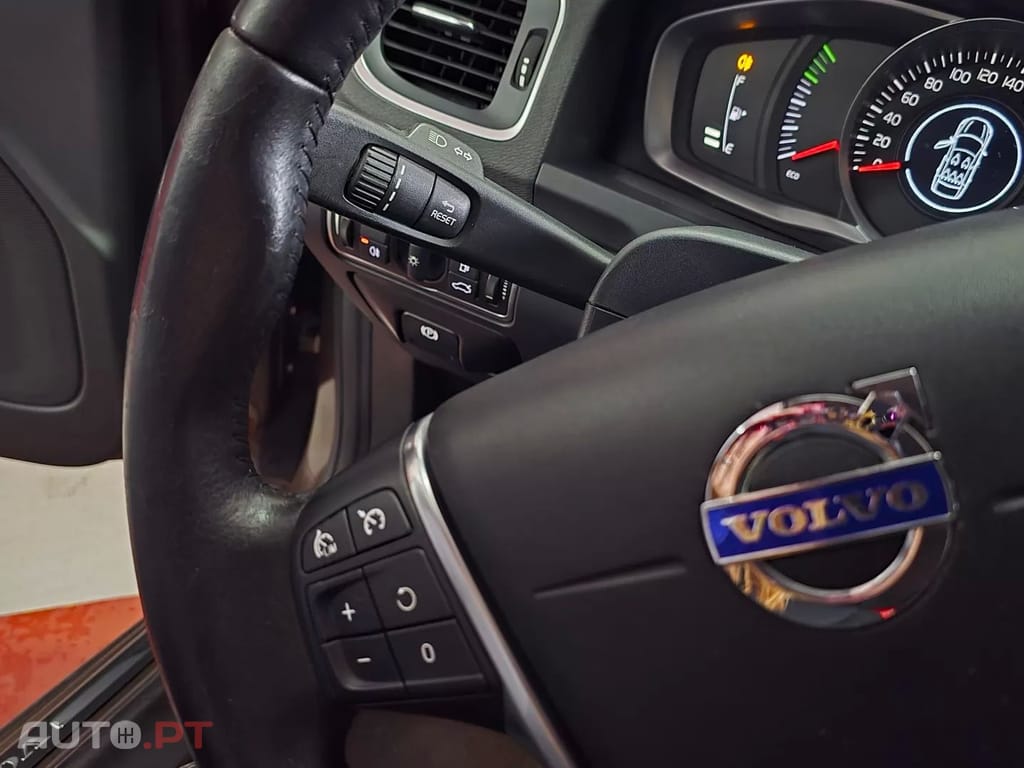 Volvo V60 Cross Country 2.0 D3 Momentum