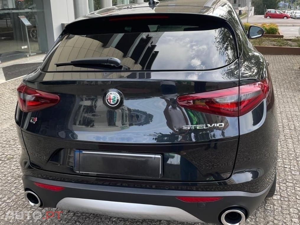 Alfa Romeo Stelvio 2.0 Turbo 16V AT8-Q4 First Edition