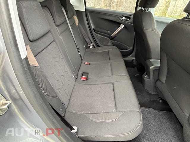 Peugeot 2008 1.2 PURETECH STYLE