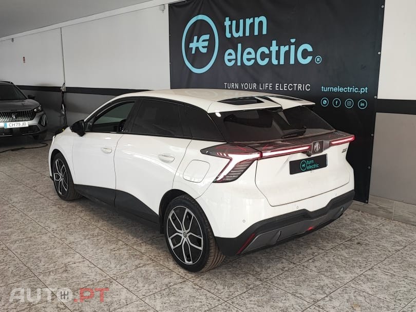 MG MG4 64 kWh Luxury