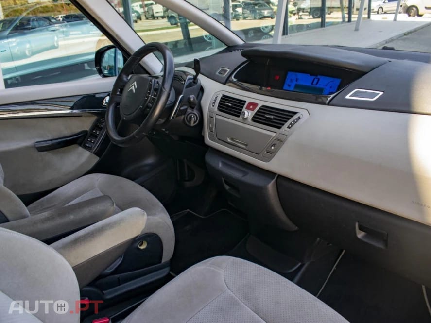 Citroen C4 Picasso Outro