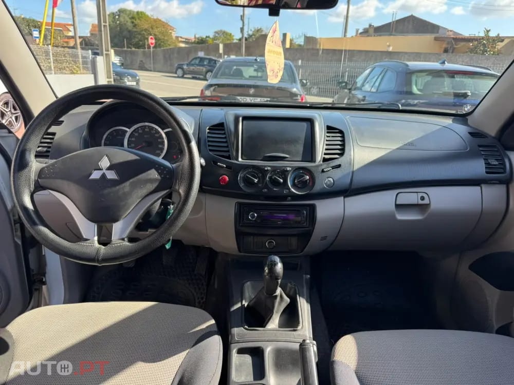 Mitsubishi L200 2.5 DI-D CD In.AC Low Rider 2WD