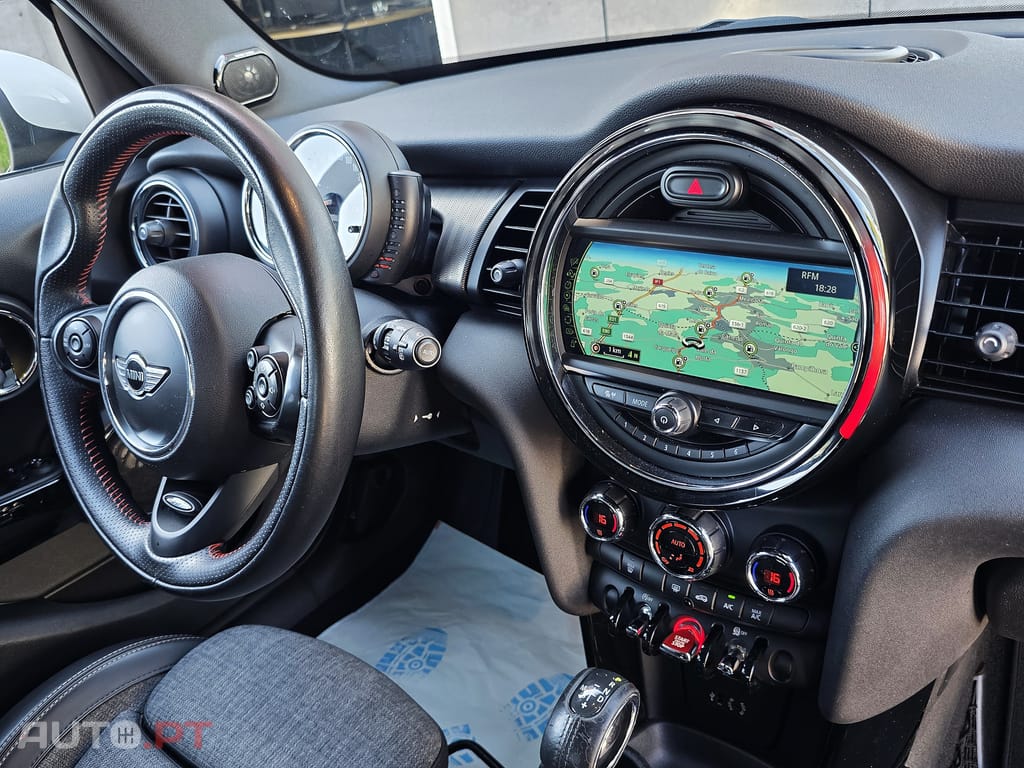 MINI Cooper D AUTO 5 Portas