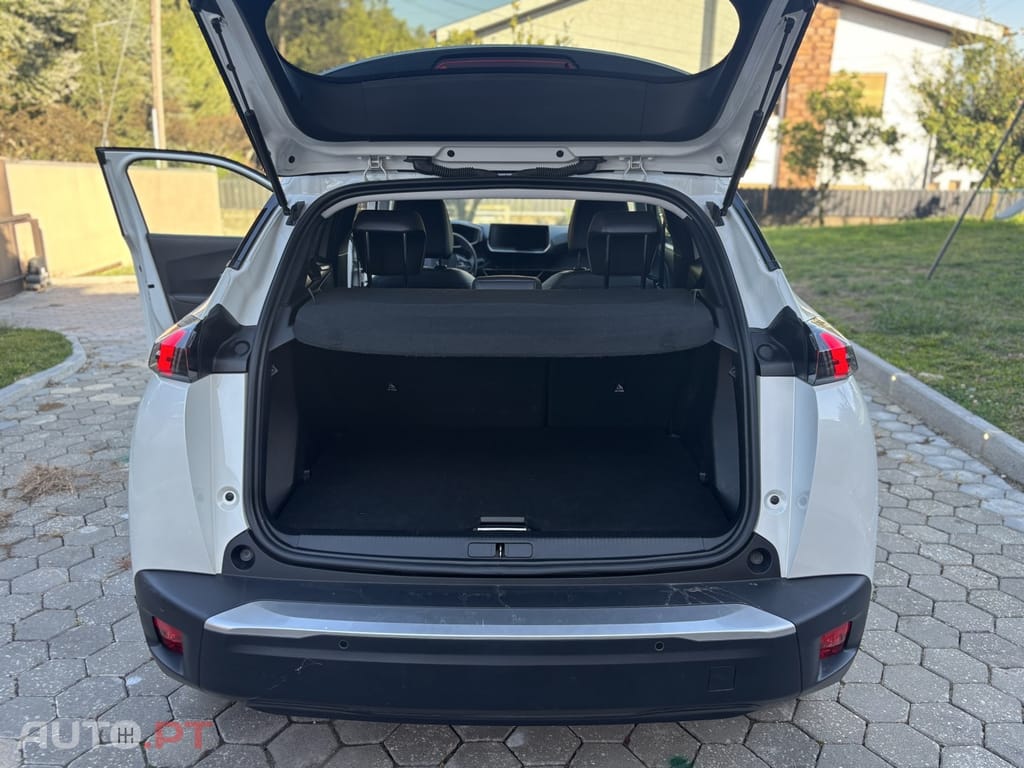 Peugeot E-2008 50 kWh Allure Pack