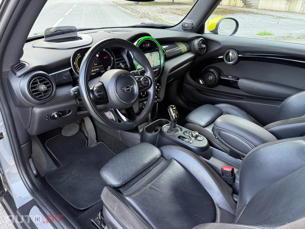 MINI Cooper Cooper SE Premium Essential