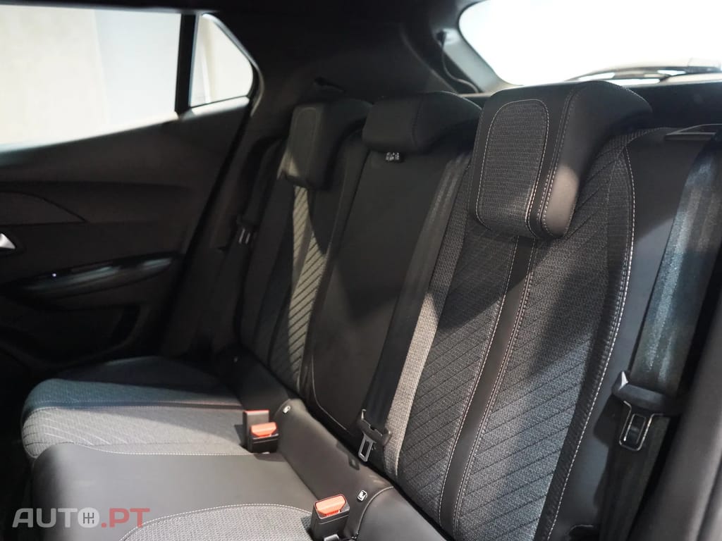 Peugeot 2008 1.2 Hybrid Allure e-DCS6