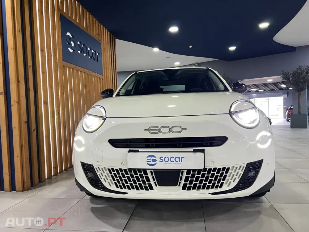 Fiat 600e 54 kWh (RED)