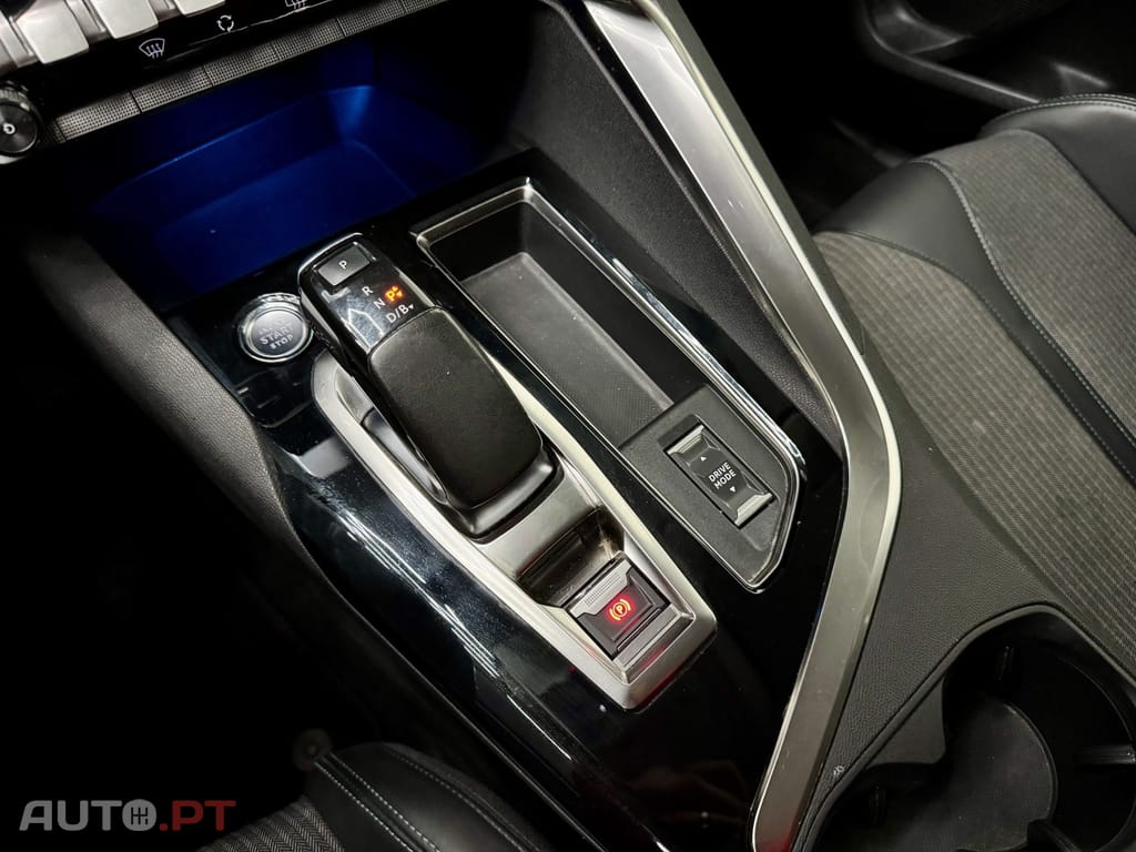 Peugeot 3008 1.6 Hybrid Allure e-EAT8