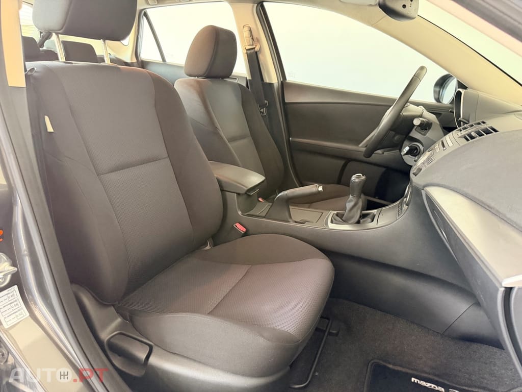 Mazda 3 MZ-CD 1.6 Exclusive Plus — fotografia 16