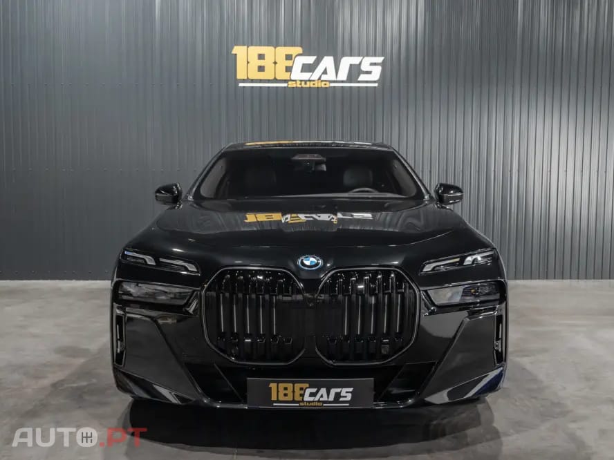 BMW 750 750e xDrive Pack Desportivo M