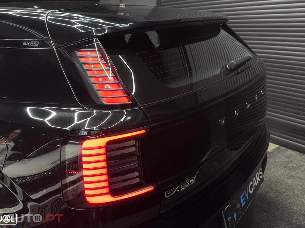 Volvo EX30 Single Motor Extended Range RWD Core