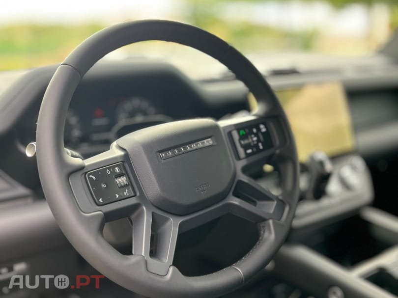 Land Rover Defender 2.0 P300e 110 AWD X-Dynamic SE