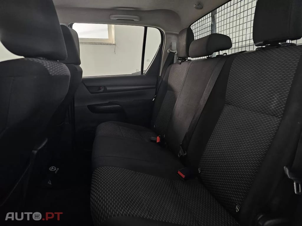 Toyota Hilux 2.4 D-4D 4WD CD CM