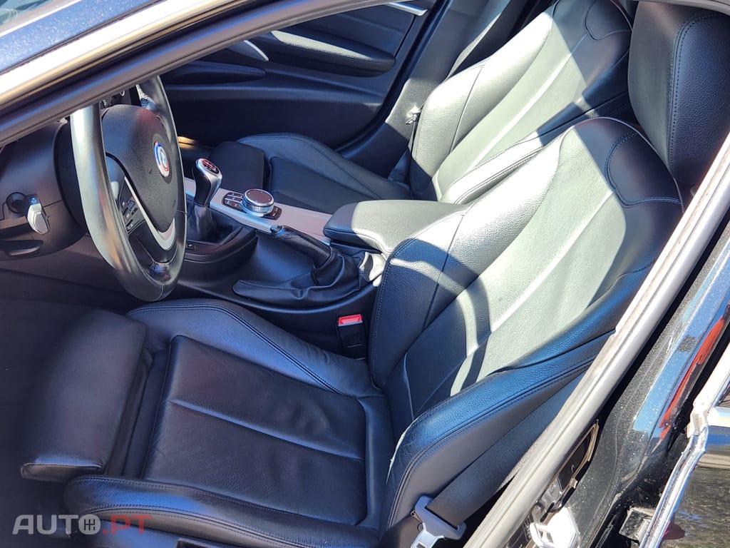 BMW 318 d Touring Line Luxury Purity