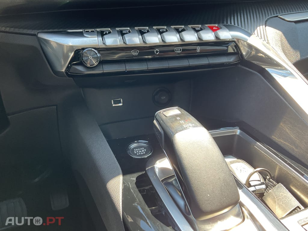 Peugeot 3008 1.6 Hybrid Allure e-EAT8