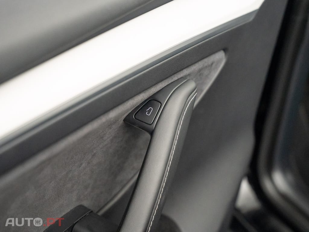 Tesla Model Y Long Range Tração Integral