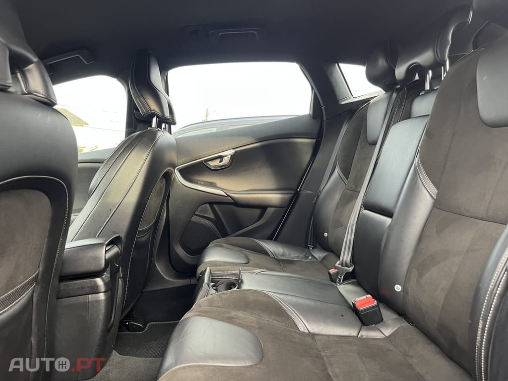 Volvo V40 D2