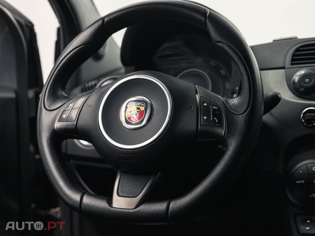 Abarth 595 SCUDERIA ITALIA