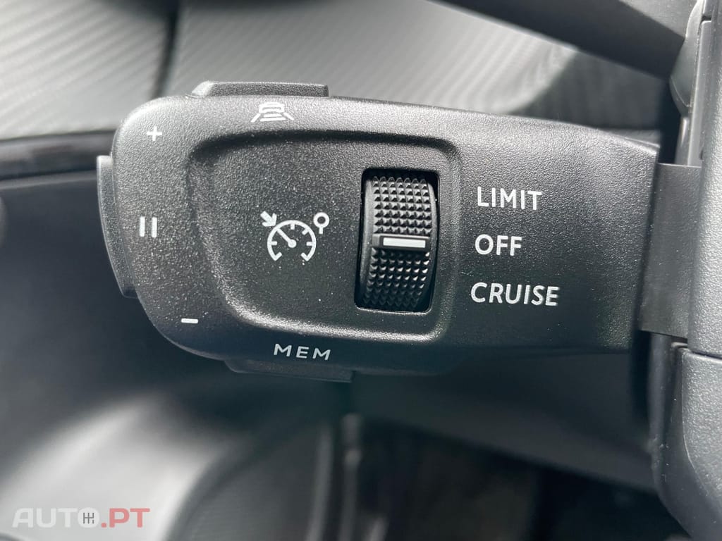 Peugeot 2008 1.2 Hybrid Allure e-DCS6