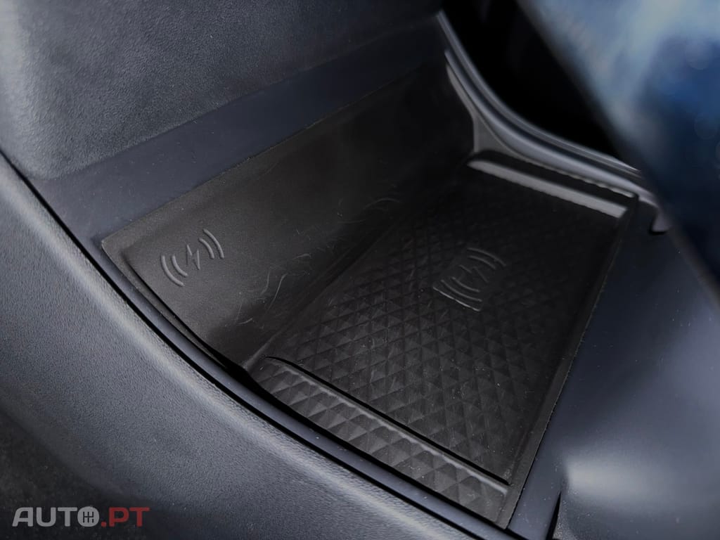 Land Rover Evoque 1.5 P300e AWD R-Dynamic S Auto