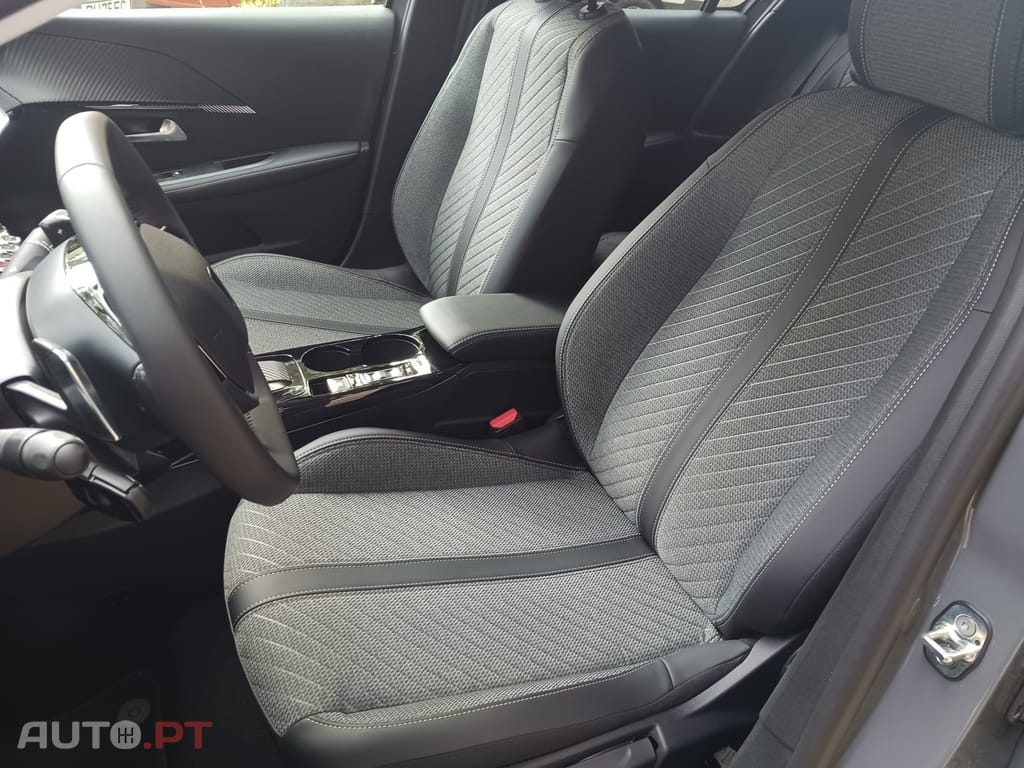 Peugeot 208 1.2 Hybrid Allure e-DCS6