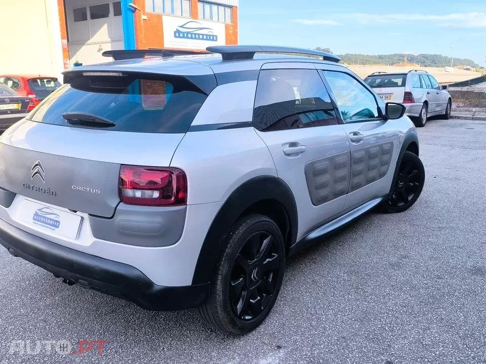 Citroën C4 Cactus 1.6 BlueHDi Shine ETG6 — fotografia 15