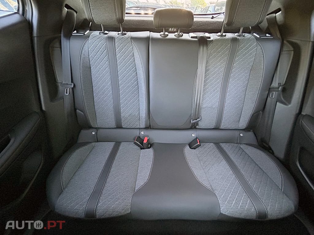 Peugeot E-2008 50 kWh Allure Pack