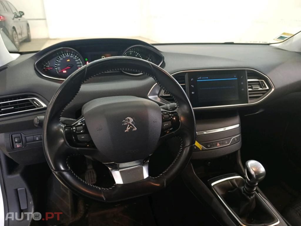 Peugeot 308 1.5 BlueHDi Business Line