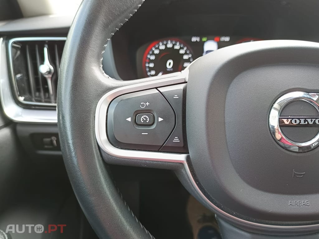 Volvo V60 2.0 B4 Momentum Plus Geartronic