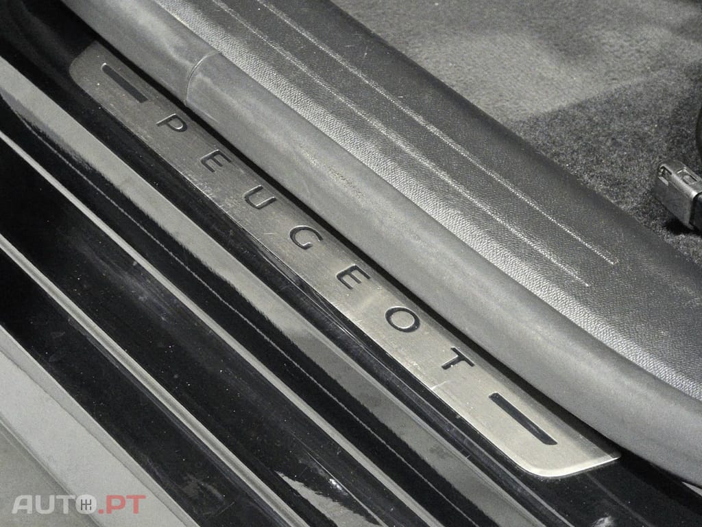 Peugeot E-208 50 kWh Allure Roadtrip
