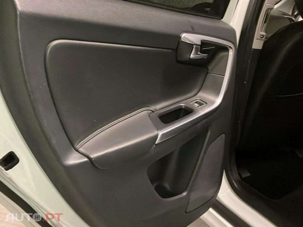 Volvo XC60 2.0 D4 Momentum Plus Geartronic