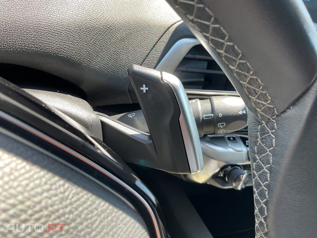 Peugeot 3008 1.6 Hybrid Allure e-EAT8