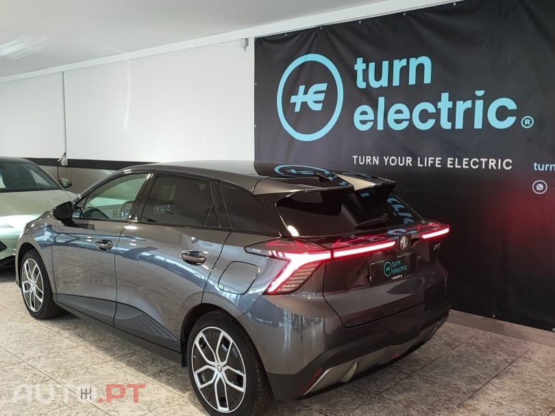 MG MG4 64 kWh Luxury