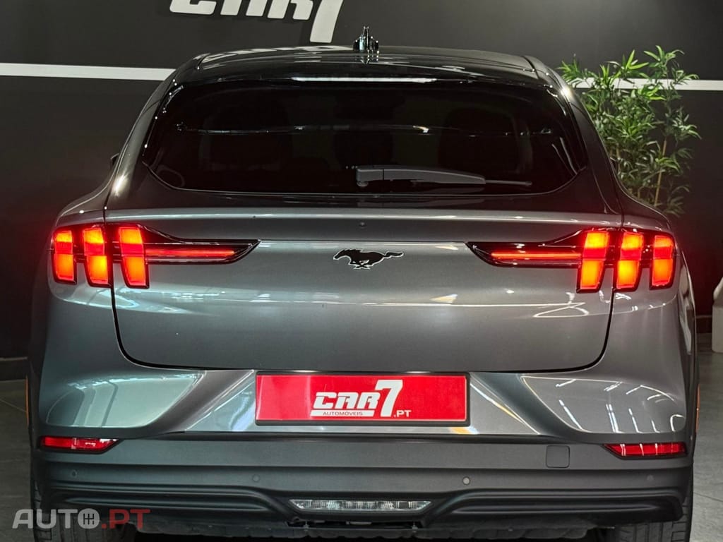 Ford Mustang Mach-E 72.6 kWh Base