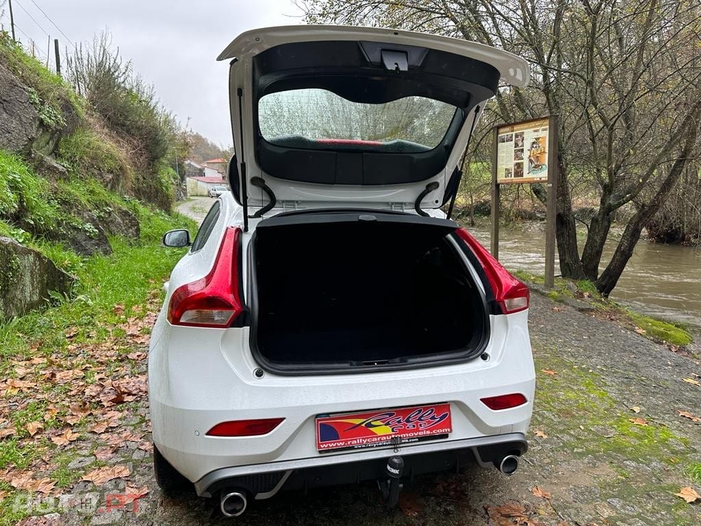 Volvo V40 2.0 D3 R-Design
