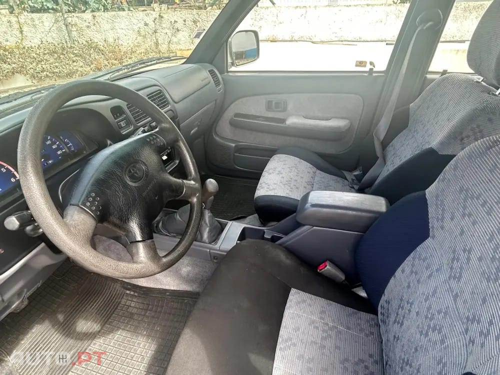 Toyota Hilux 2.5 D4-D Tracker