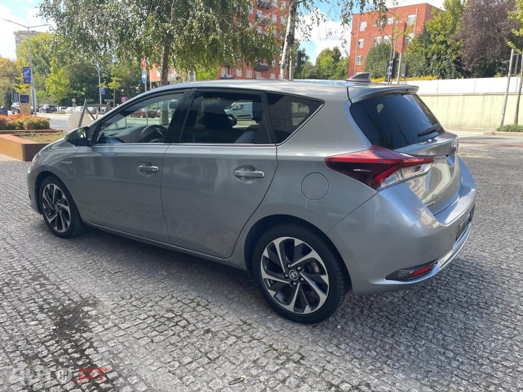 Toyota Auris 1.8 HSD Comfort +P.Techno+P.Sport