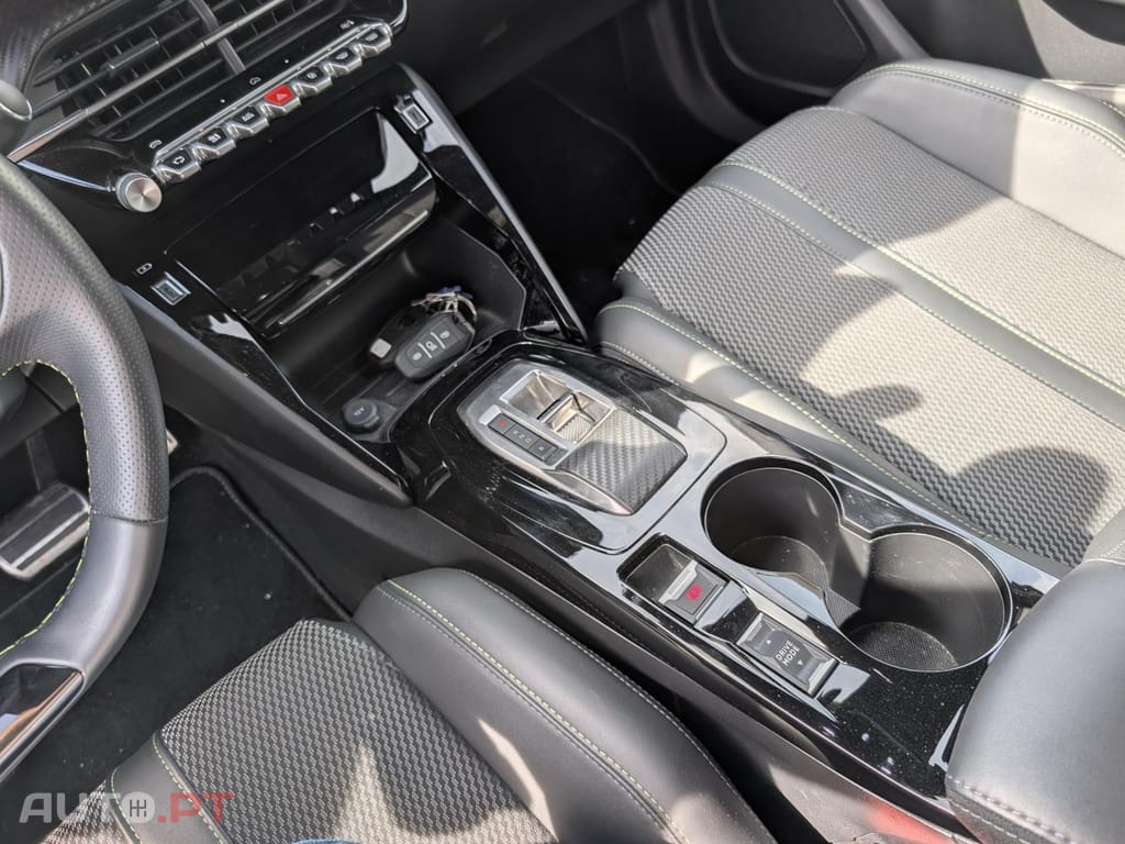Peugeot E-2008 54 kWh GT
